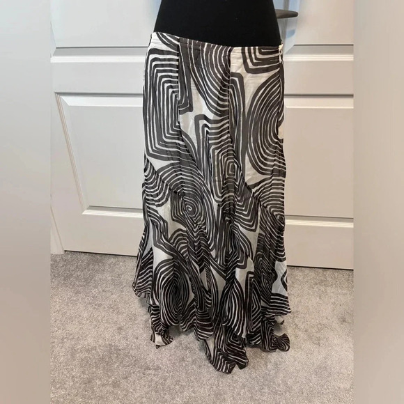 Vintage | Dana Buchman | 100% Silk Flowy Skirt W/ Asymmetrical Hem |  Size 10 - Picture 2 of 7